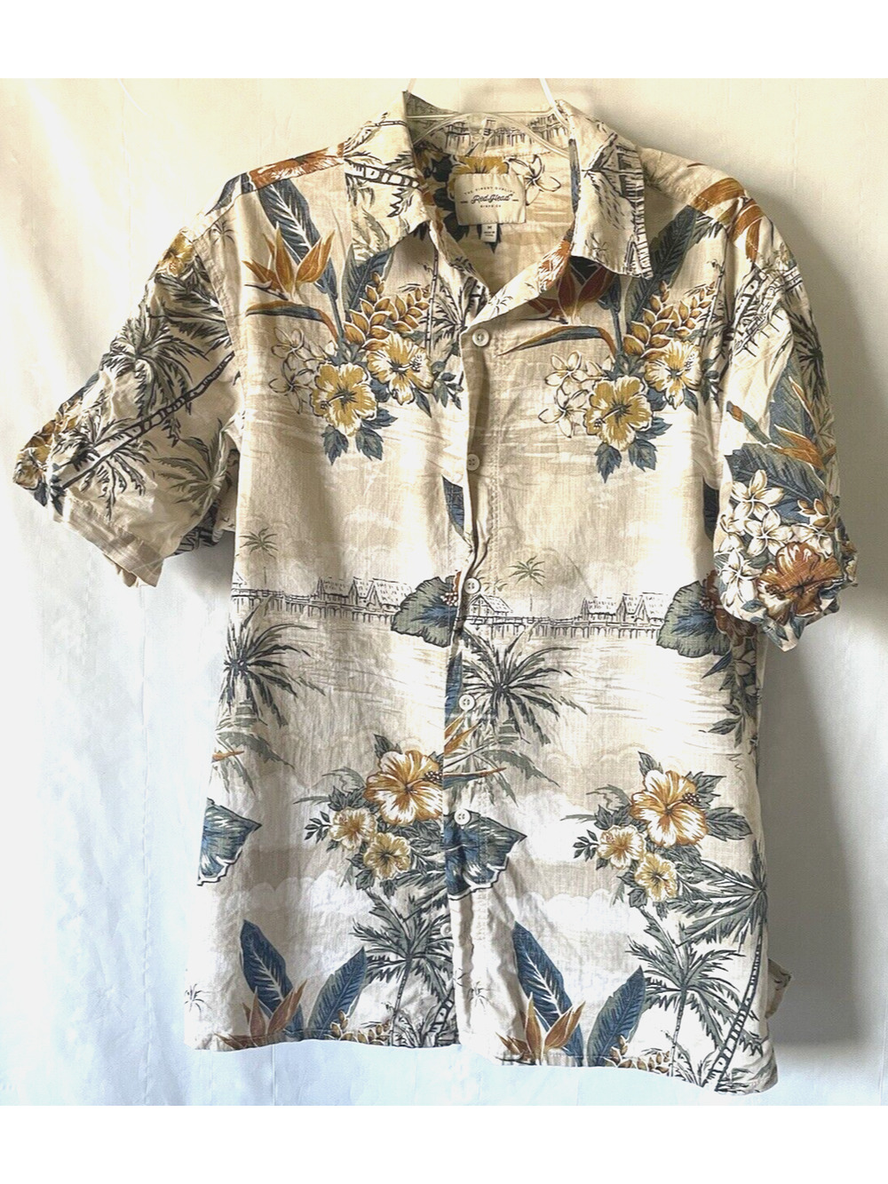 Red Head Button Up Hawaiian Camp Shirt M Ivory Floral Reverse Print Short Sleeve